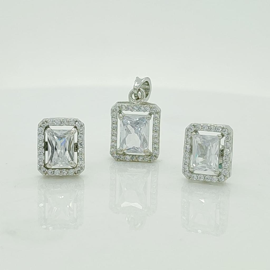 Sterling silver solitaire pendent set - Timeless Elegance