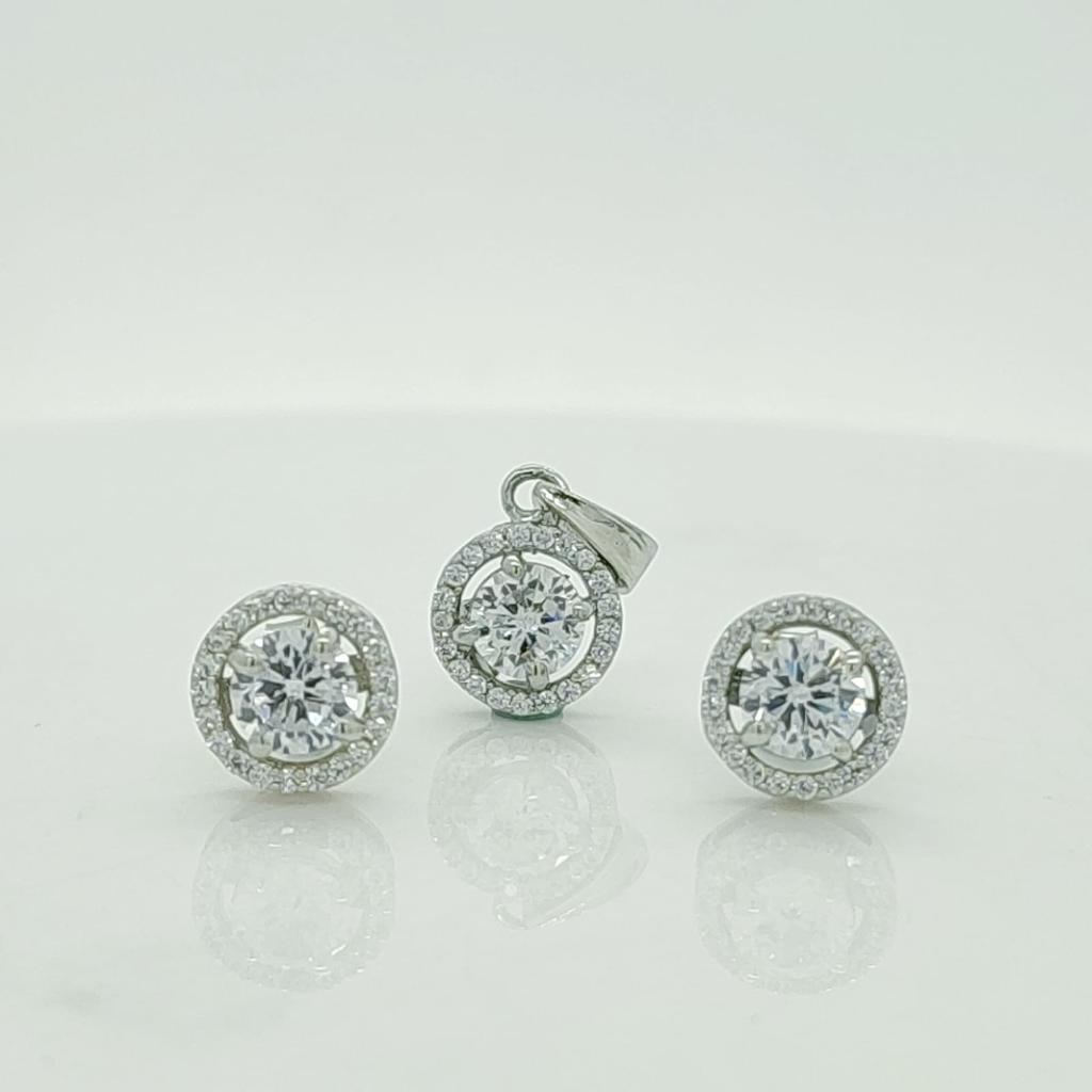Sterling silver solitaire pendant set with pure 925 silver